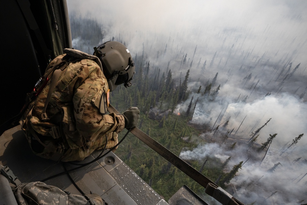 Alaska Army National Guard aviators help fight Alaska wildfires