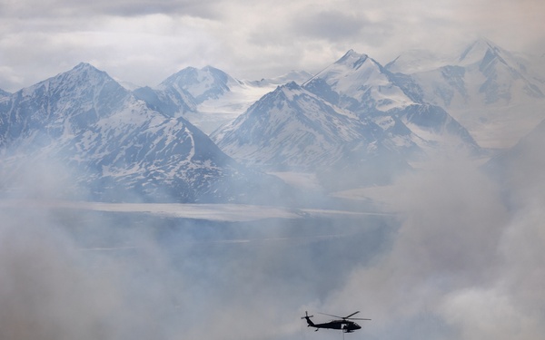 Alaska Army National Guard aviators help fight Alaska wildfires
