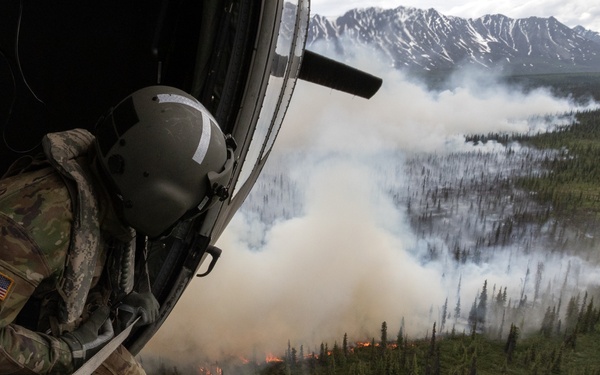 Alaska Army National Guard aviators help fight Alaska wildfires