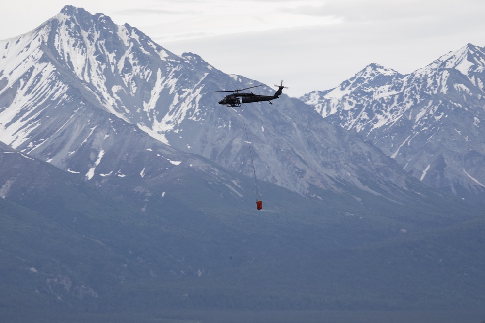 Alaska Army National Guard aviators help fight Alaska wildfires