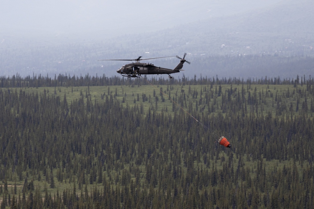 Alaska Army National Guard aviators help fight Alaska wildfires
