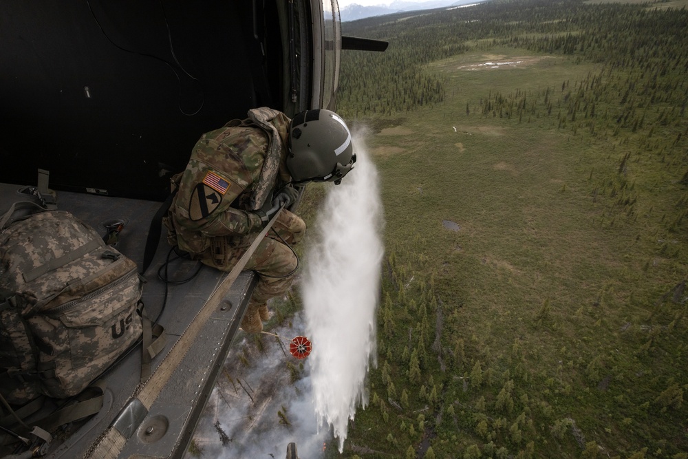 Alaska Army National Guard aviators help fight Alaska wildfires