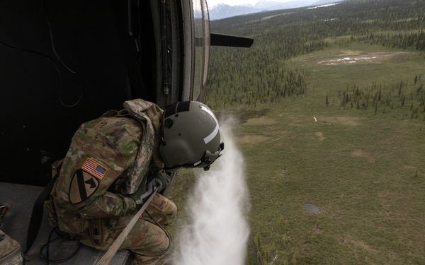Alaska Army National Guard aviators help fight Alaska wildfires