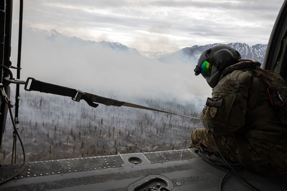 Alaska Army National Guard aviators help fight Alaska wildfires