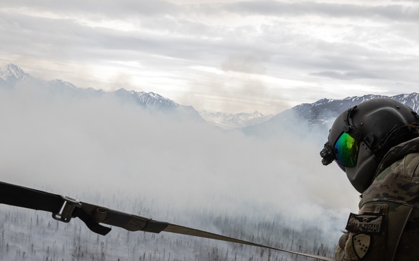 Alaska Army National Guard aviators help fight Alaska wildfires