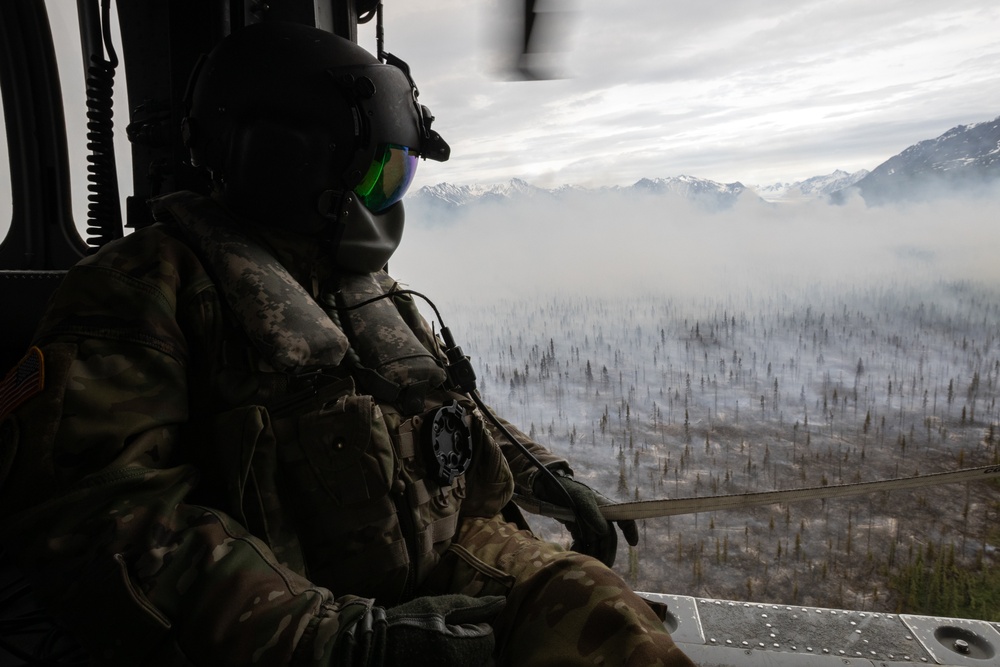Alaska Army National Guard aviators help fight Alaska wildfires