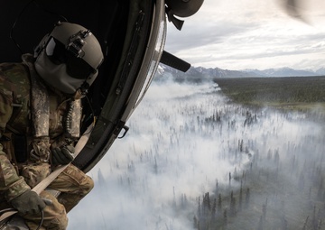 Alaska Army National Guard aviators help fight Alaska wildfires