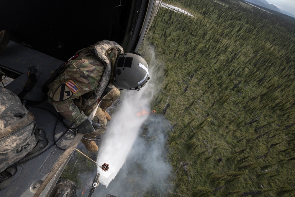Alaska Army National Guard aviators help fight Alaska wildfires