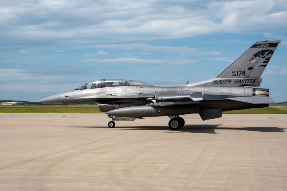 Mayor TenHaken visits 114th Fighter Wing