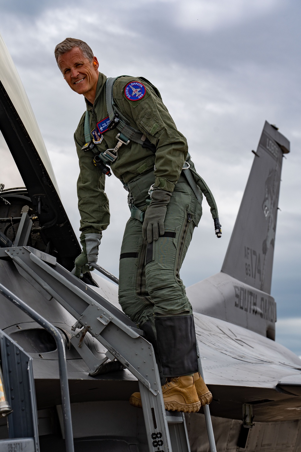 Mayor TenHaken visits 114th Fighter Wing
