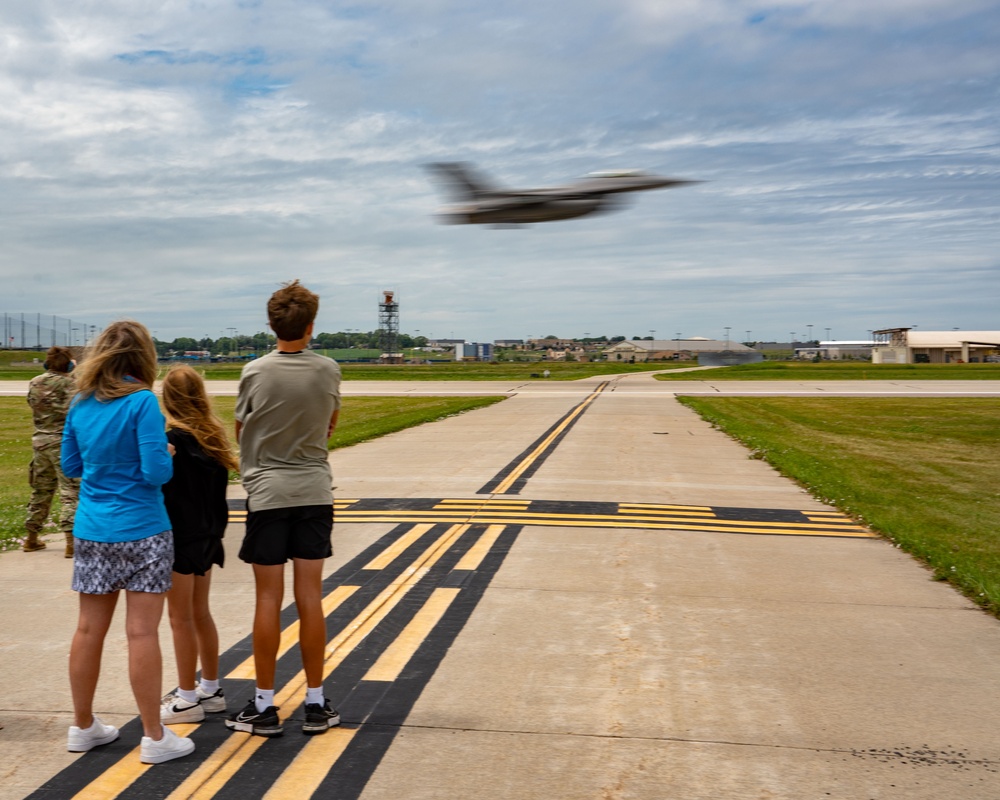 Mayor TenHaken visits 114th Fighter Wing