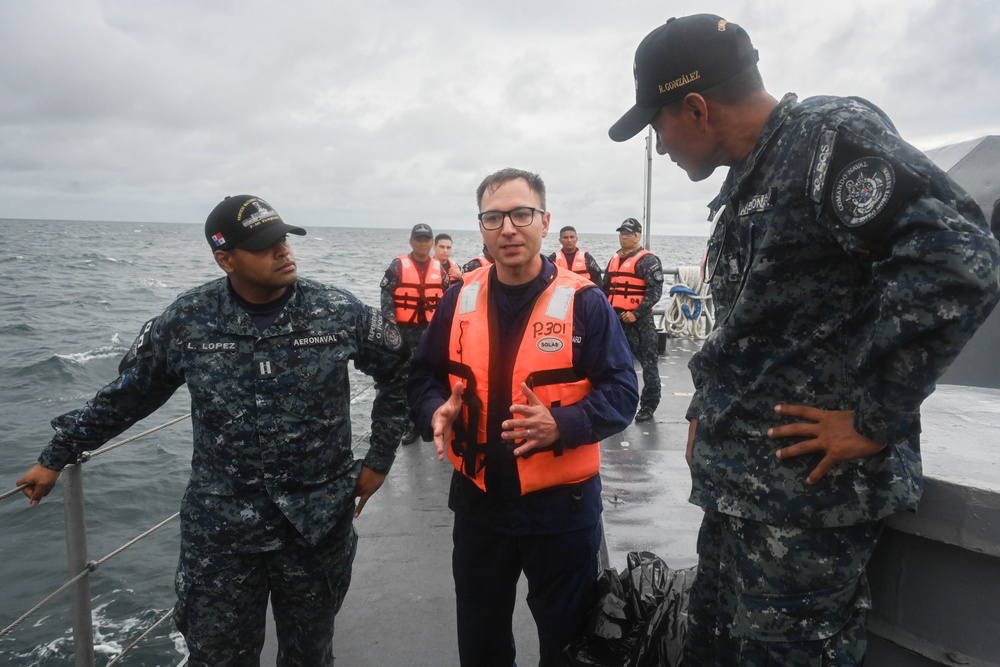 Panama’s SENAN and USCG conduct passing exercise