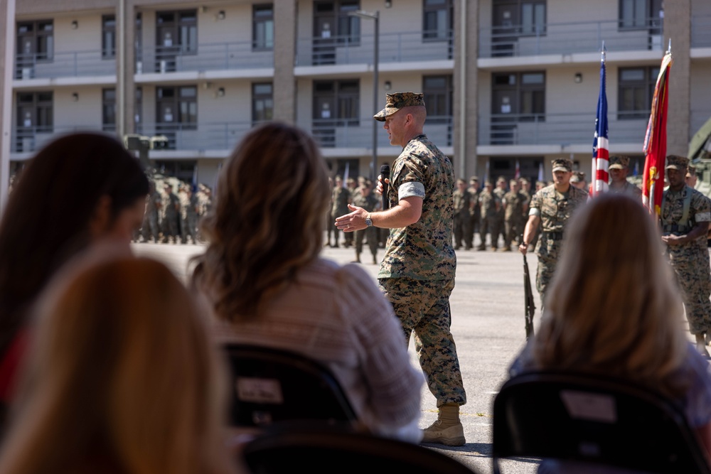 1st LAR holds change of command ceremony