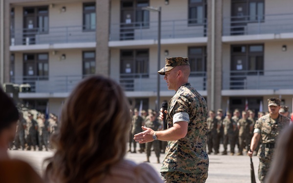1st LAR holds change of command ceremony