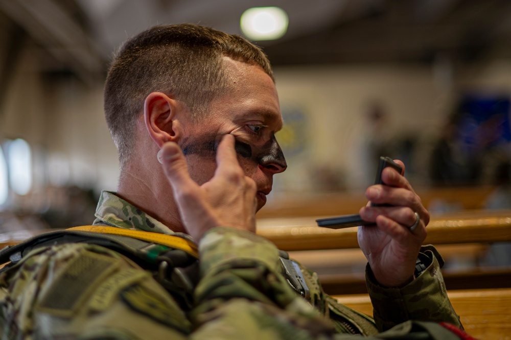 11th Airborne Division and 4th ANGLICO jump during RF-A 25-2