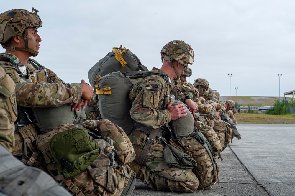 11th Airborne Division and 4th ANGLICO jump during RF-A 25-2