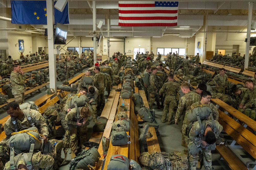 U.S. Army Soldiers prepare for jump at JBER
