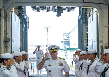 Vice Adm. Fred W. Kacher, commander, U.S. 7th Fleet, visits USS Tripoli (LHA 7)