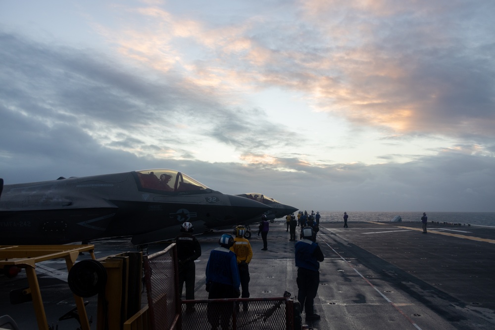 31st MEU | USS America conducts rapid flight operations