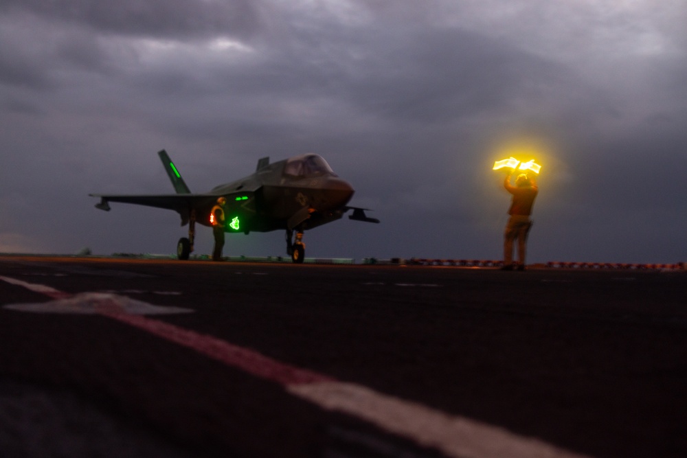31st MEU | USS America conducts rapid flight operations