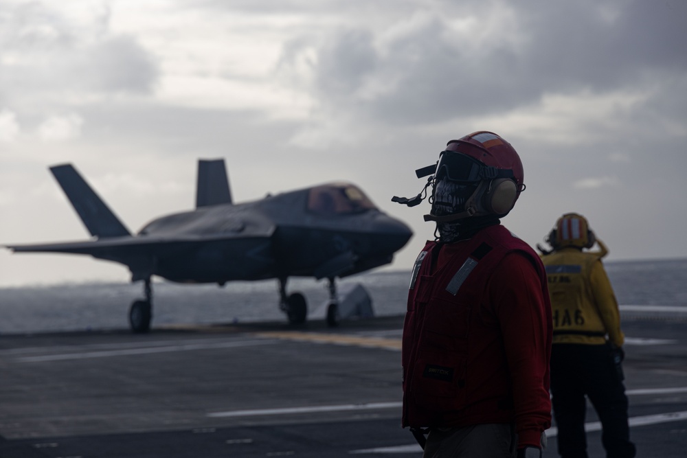31st MEU | USS America conducts rapid flight operations