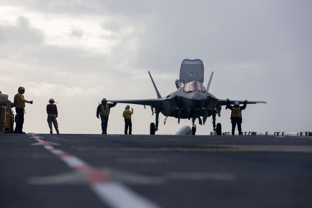 31st MEU | USS America conducts rapid flight operations