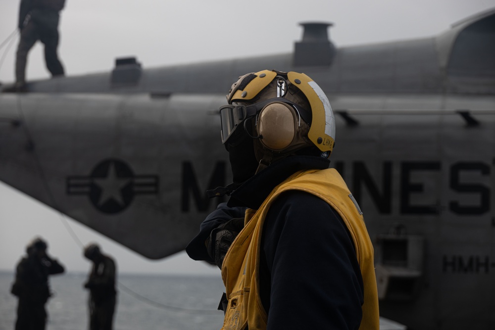 31st MEU | USS America conducts rapid flight operations