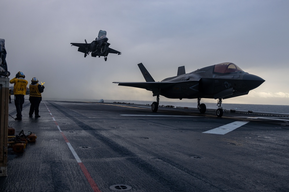 31st MEU | USS America conducts rapid flight operations