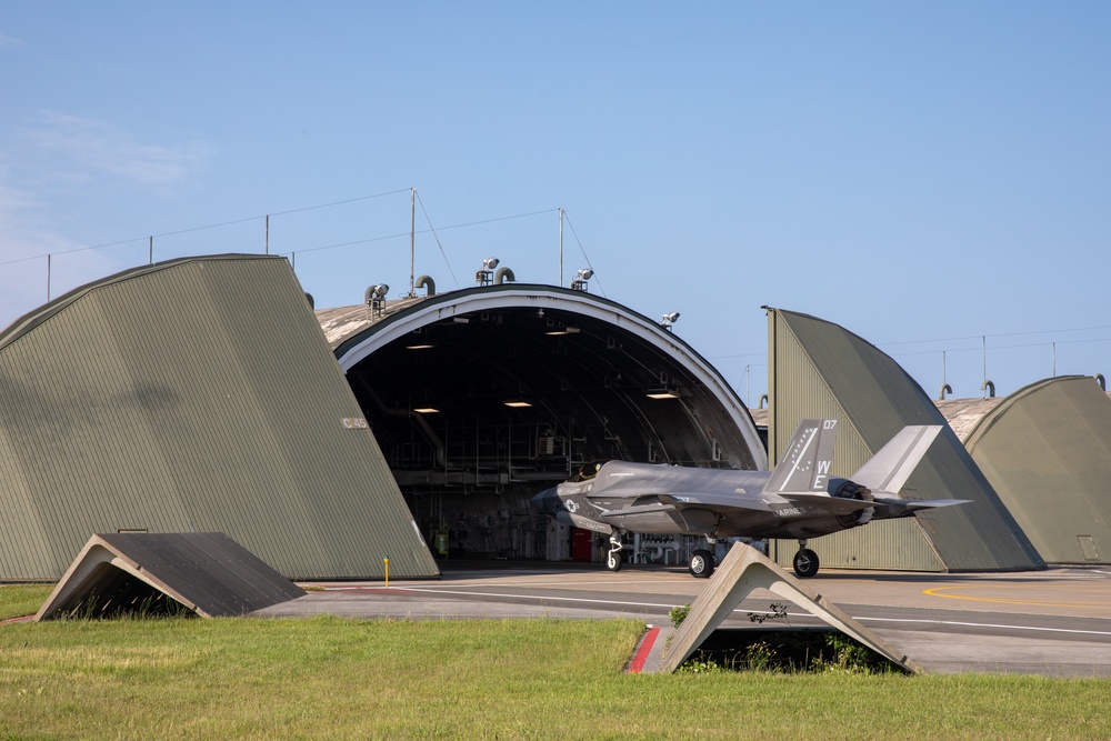 VMFA-214 Misawa DFT Hot Pit Refueling