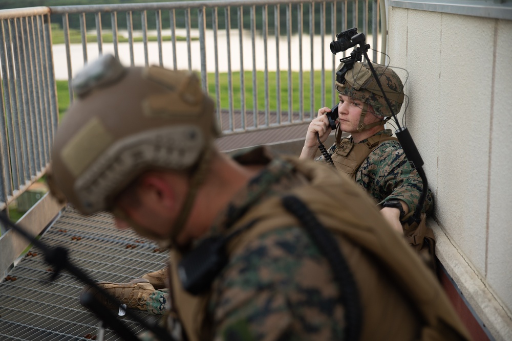 MWCS-18 Marines collaborate with 3d MARDIV JTAC in CAS training