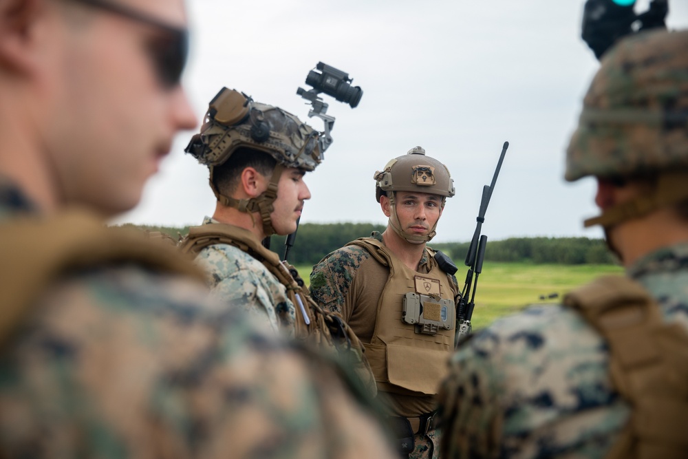 MWCS-18 Marines collaborate with 3d MARDIV JTAC in CAS training
