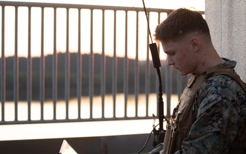 MWCS-18 Marines collaborate with 3d MARDIV JTAC in CAS training