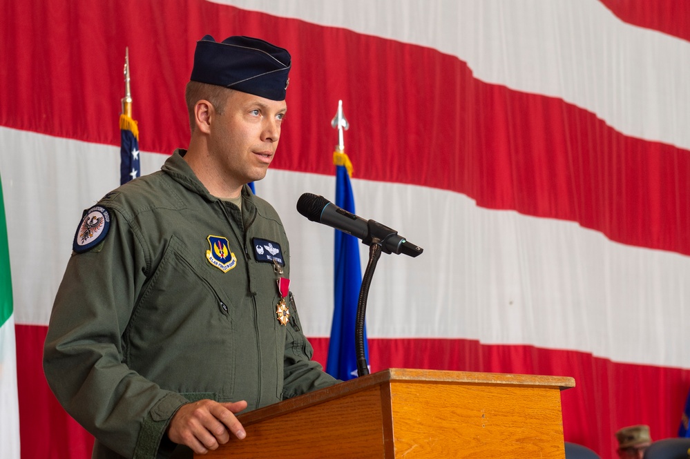 31st OG holds Change of Command