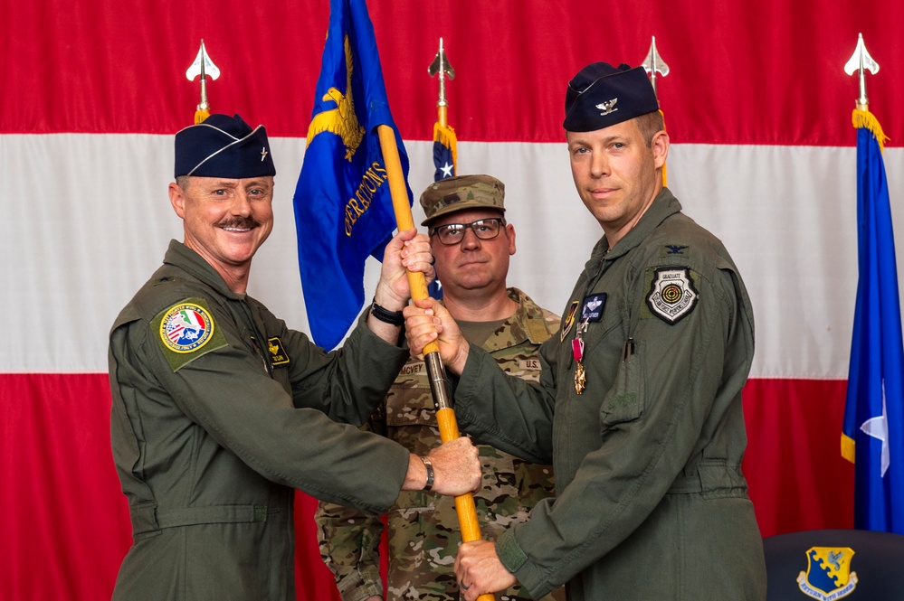 31st OG holds Change of Command