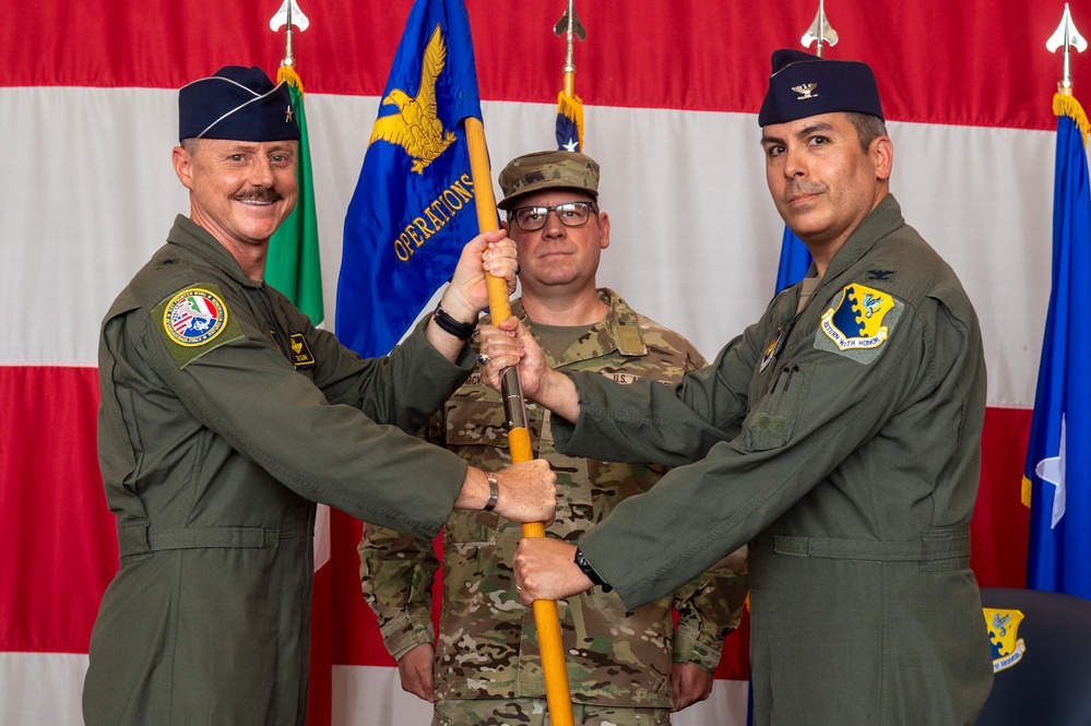31st OG holds Change of Command