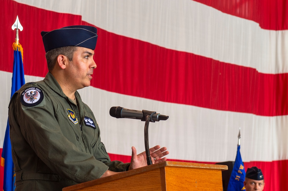 31st OG holds Change of Command