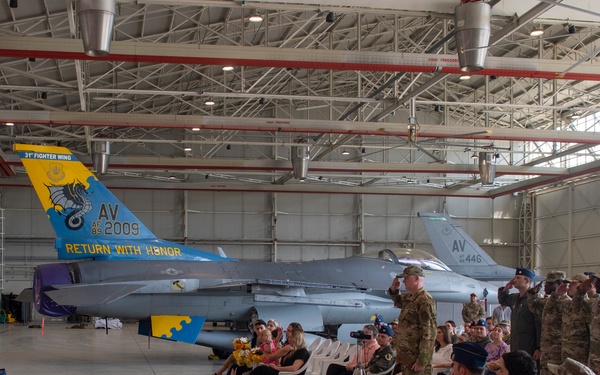 31st OG holds Change of Command