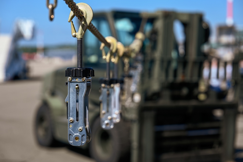 721st Aerial Port Squadron holds Port Dawg Memorial Run