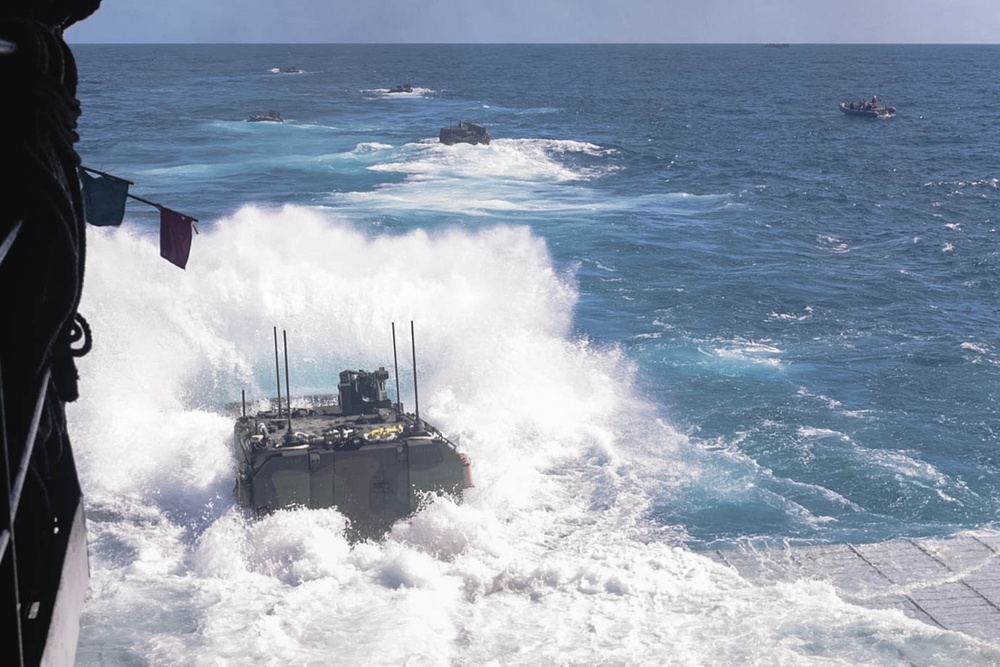 31st MEU | ACVs conduct Amphibious Operations