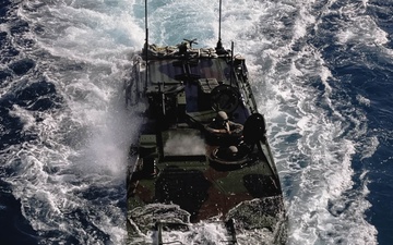 31st MEU | ACVs conduct Amphibious Operations
