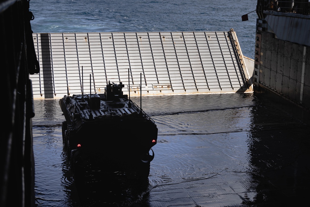 31st MEU | ACVs conduct Amphibious Operations