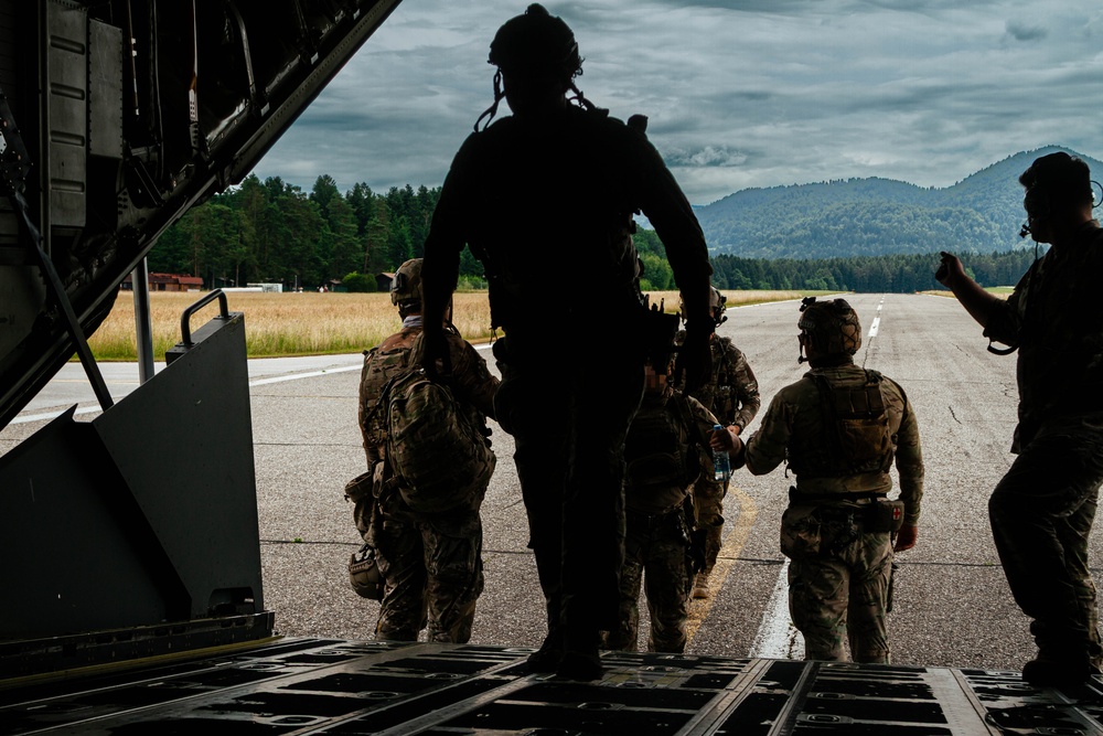 352nd SOW conduct military free fall training during Exercise ADRIATIC STRIKE