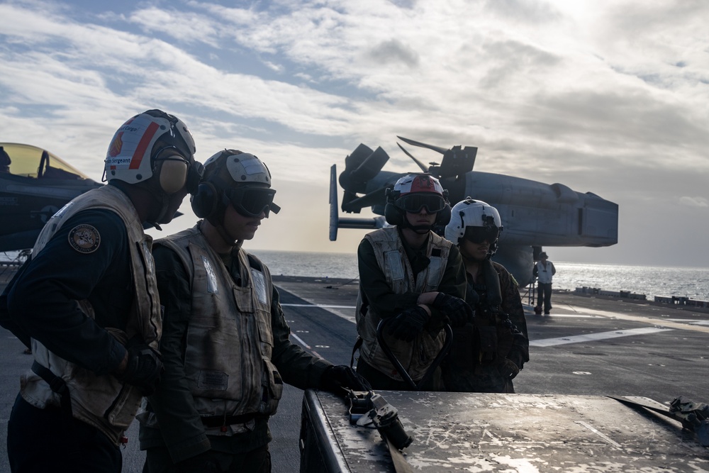 31st MEU | VMM 265 (Rein.) and Detachment 18 conduct FARP support operations