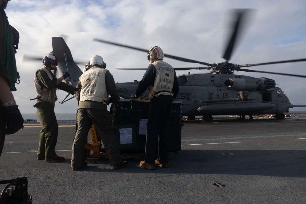 31st MEU | VMM 265 (Rein.) and Detachment 18 conduct FARP support operations