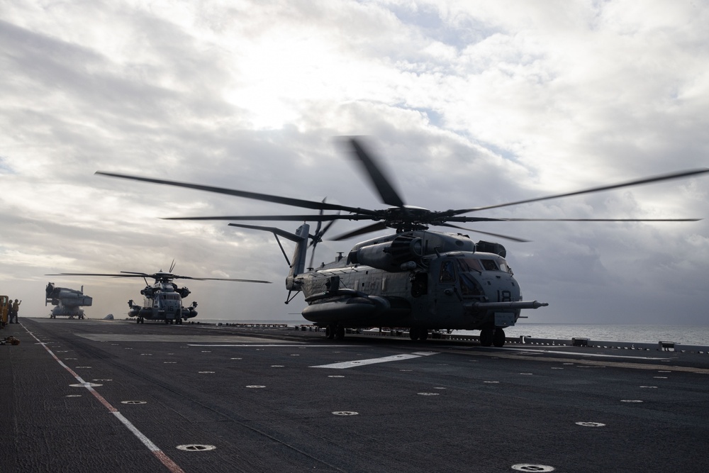 31st MEU | VMM 265 (Rein.) and Detachment 18 conduct FARP support operations
