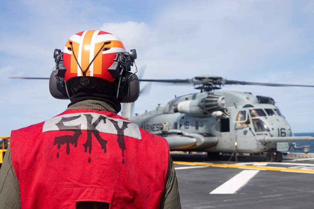 31st MEU | VMM 265 (Rein.) and Detachment 18 conduct FARP support operations