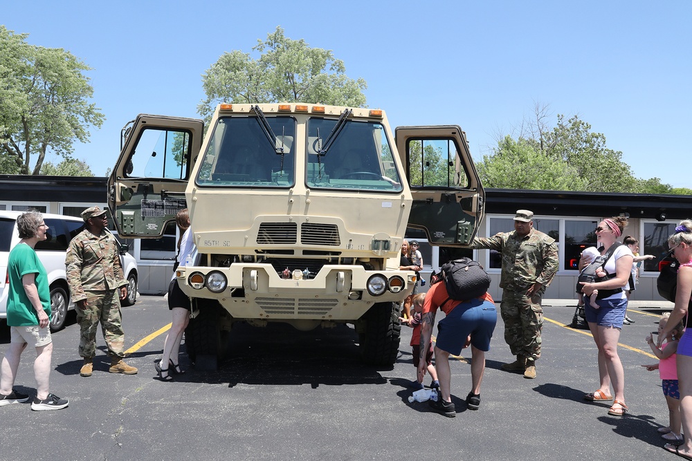 Local Touch a Truck event brings Chicagoland Soldiers together with community