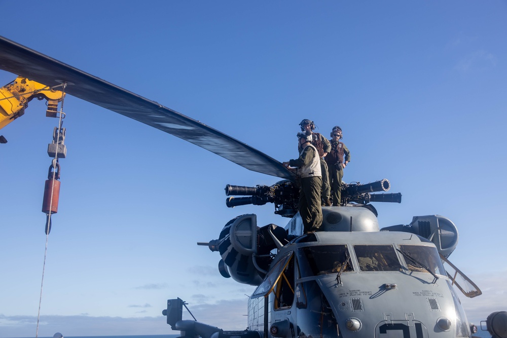 31st MEU | VMM 265 (Rein.) performs aircraft maintenance