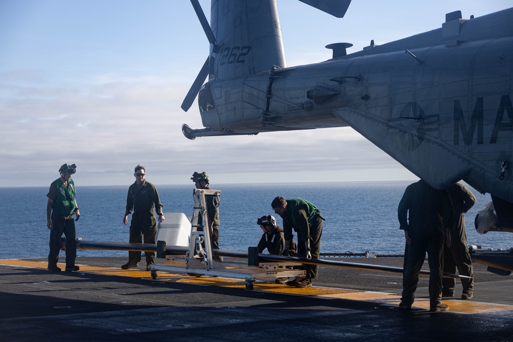 31st MEU | VMM 265 (Rein.) performs aircraft maintenance