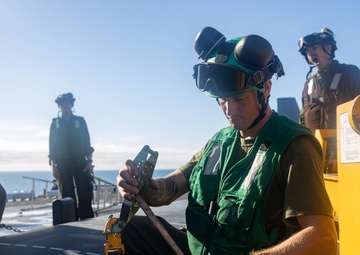 31st MEU | VMM 265 (Rein.) performs aircraft maintenance